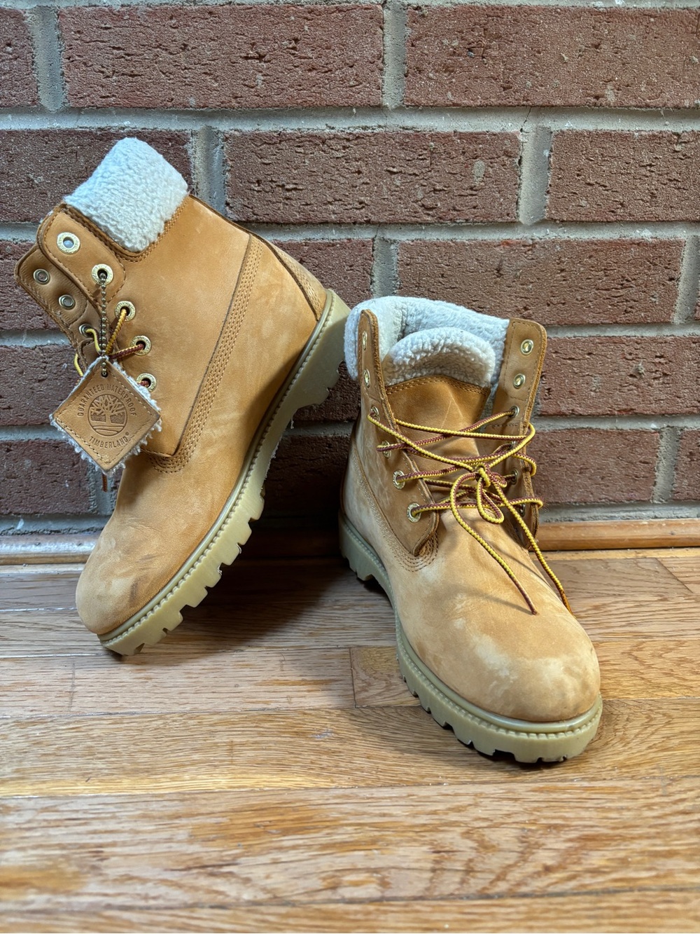 Timberland Women’s 6-Inch Waterproof Wheat Boots Faux Shearling Lined Size 8M